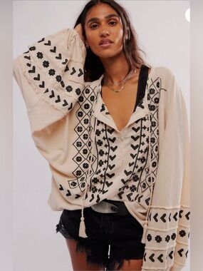 Free People Savannah Embroidered Top in Ivory, EUC!